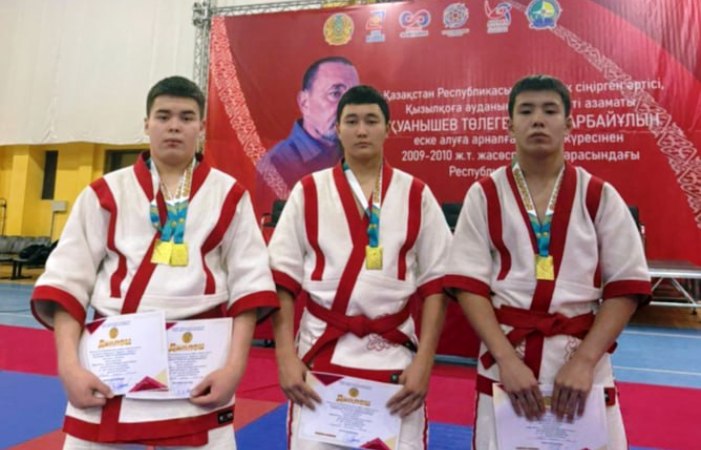 Юные астраханцы привезли пять медалей из Атырау с турнира по казахской борьбе