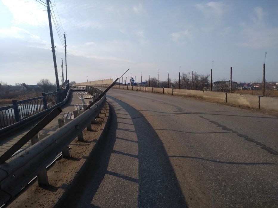 Первый день закрытия Милицейского моста: пробки, пешеходы и кирпич