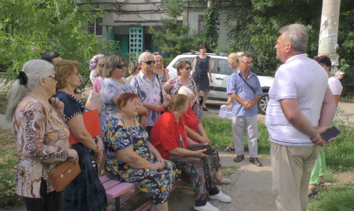 В Астрахани жители сами решают - что ремонтировать во дворах