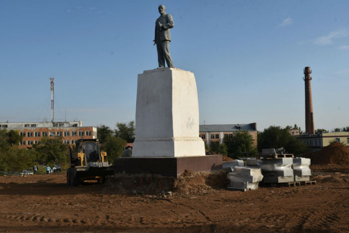 В Астрахани при реконструкции парка судоверфи имени Кирова сломали старый водопровод и неизвестно, будут ли делать новый