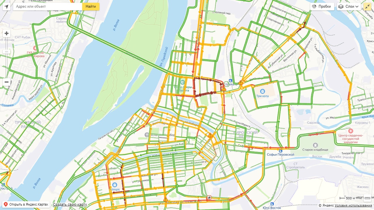Окрестности астраханских ТЦ утонули в пробках 