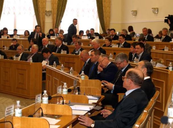 «Когда-то депутатов любили больше»