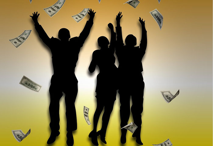 Астраханцы хотели бы получать 141 тысячу рублей