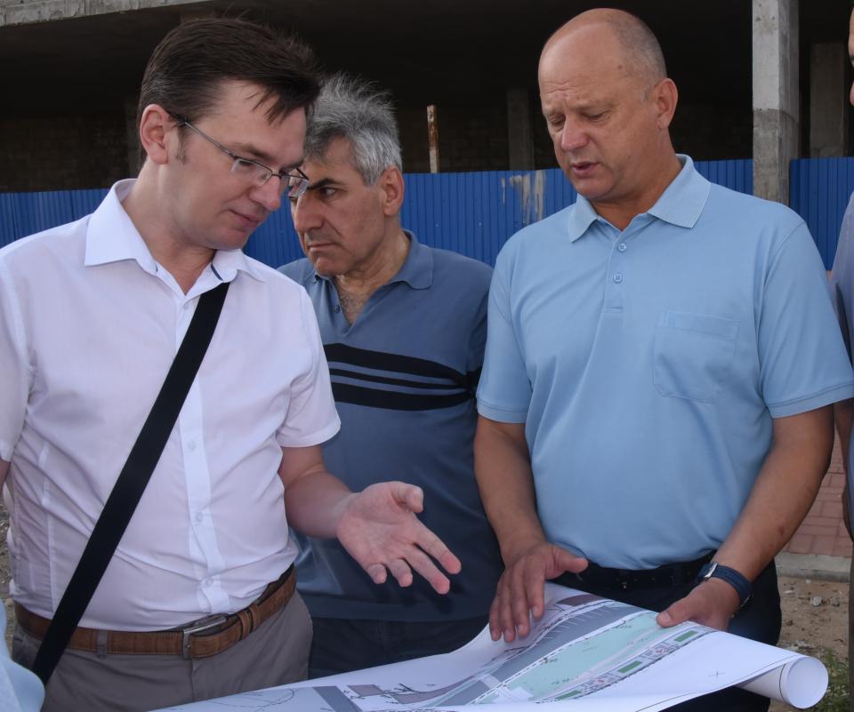 Олег Полумордвинов проконтролировал ход работ по благоустройству
