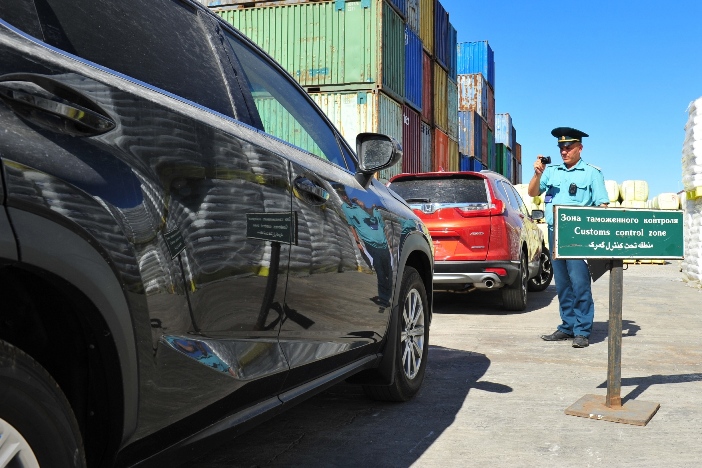 Ввоз автомобилей в Россию через Астраханскую таможню увеличился в 6 раз
