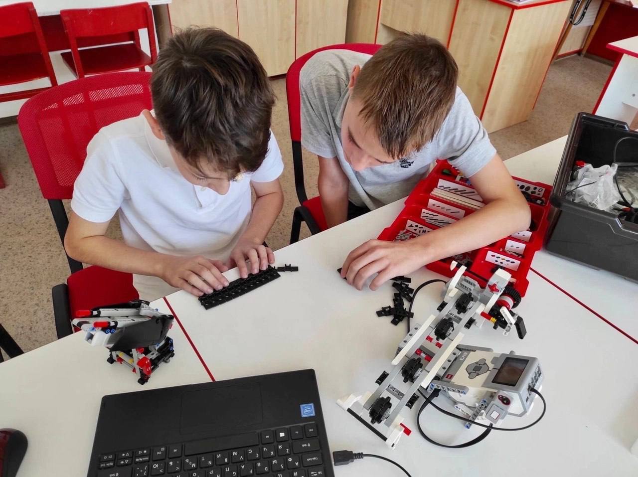 В Астраханской области созданы 23 центра «Точка роста»