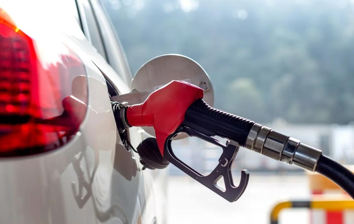 Цены на астраханских АЗС продолжают стоять на прошлогоднем уровне