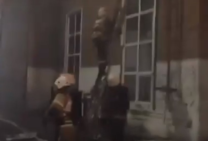 Кадры тушения крупного пожара на астраханском ТРЗ