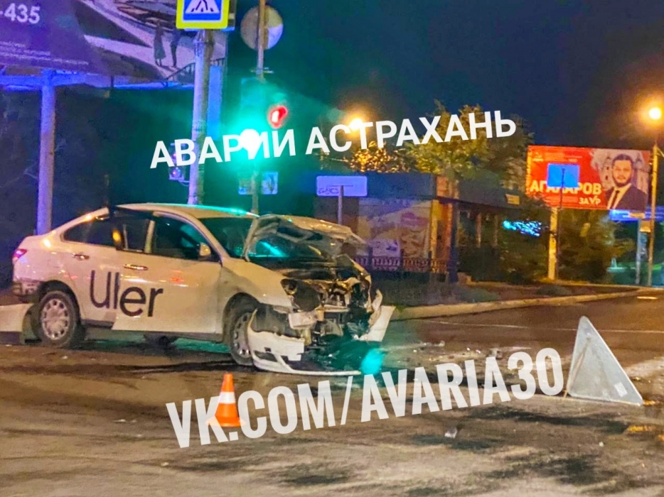 Кадры ДТП на несчастном астраханском перекрестке, есть пострадавшие