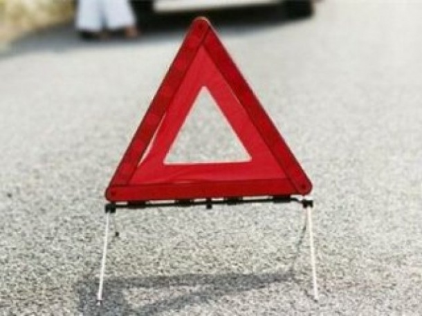 На астраханской трассе под колесами автомобиля погиб пешеход