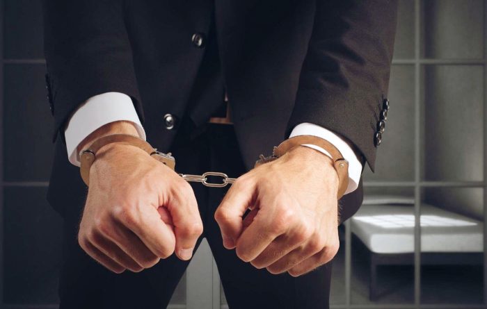 В Астраханской области адвокат захотел и рыбку съесть, и денег с подзащитного стрясти, а в итоге загремел под суд