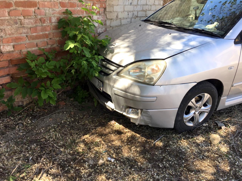 Астраханец потерял сознание и умер за рулем иномарки 