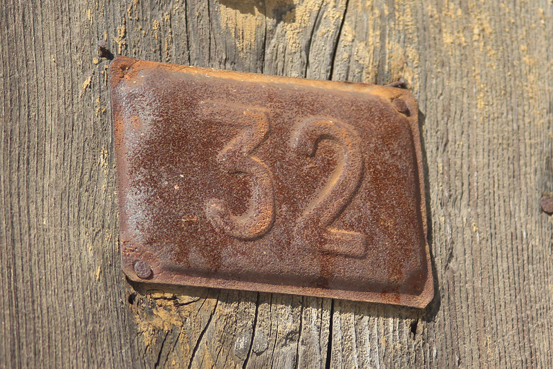 Почему все вдруг решили менять таблички на улицах Астрахани?