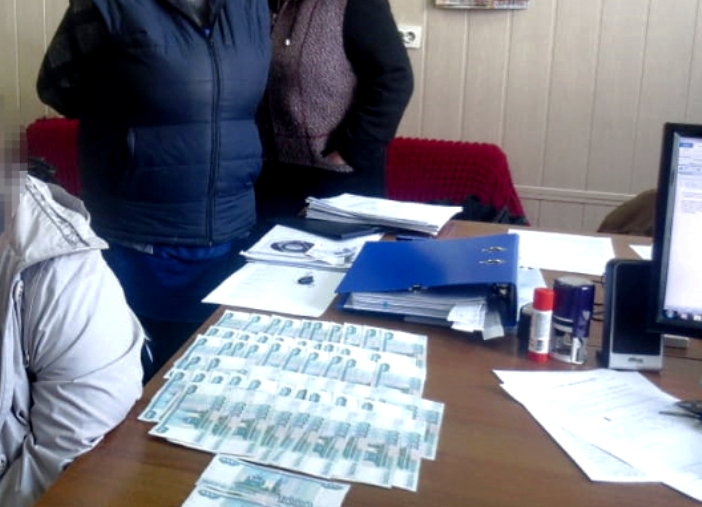 Астраханского сельского почтальона подозревают в присвоении более трети миллиона 