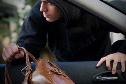 У астраханского предпринимателя украли 70 тысяч в Волгограде