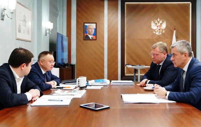 Губернатор Астраханской области  встретился с министром строительства и ЖКХ РФ