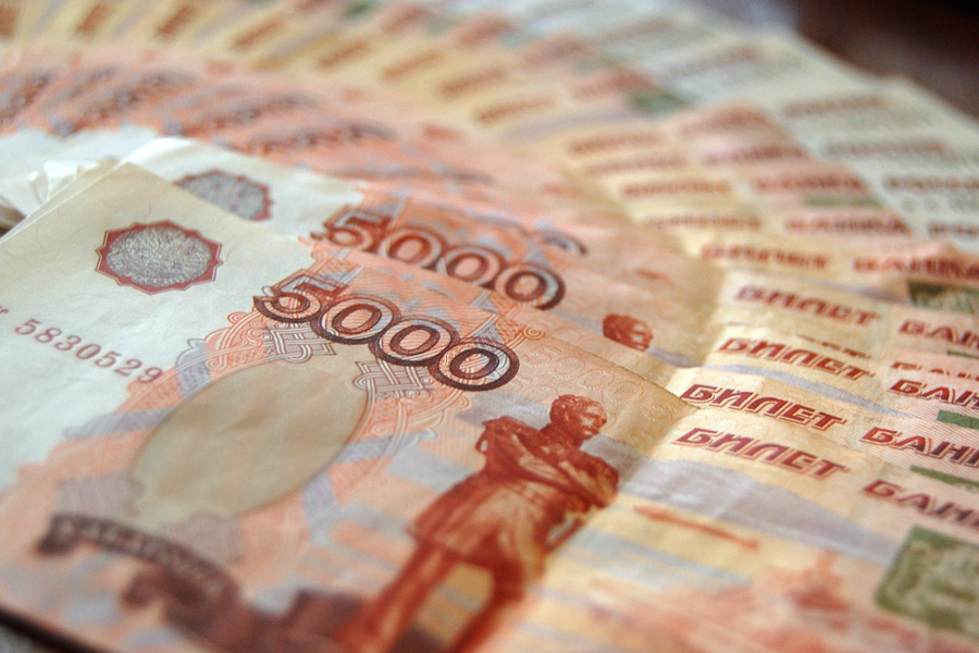 В Астрахани налоговый инспектор заплатит полмиллиона за мошенничество