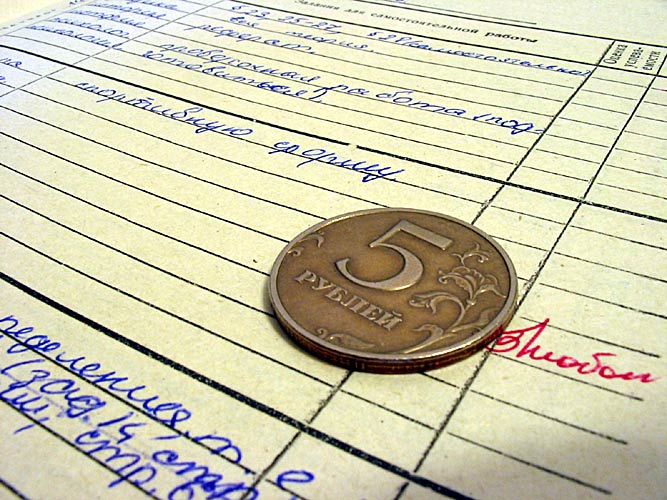 В Астраханской облдуме обсудили зарплаты учителей, министров и самих депутатов