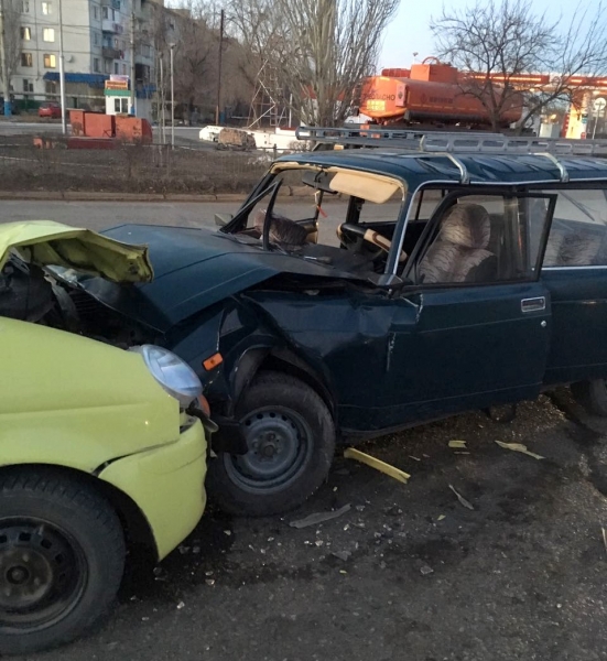 В Астрахани в лобовом столкновении автомобилей пострадали 5 человек
