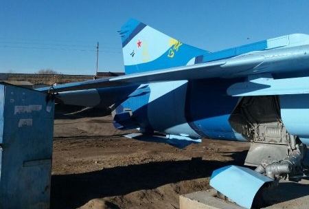 В Астрахани вандалы осквернили самолет-памятник в сквере Ветеранов