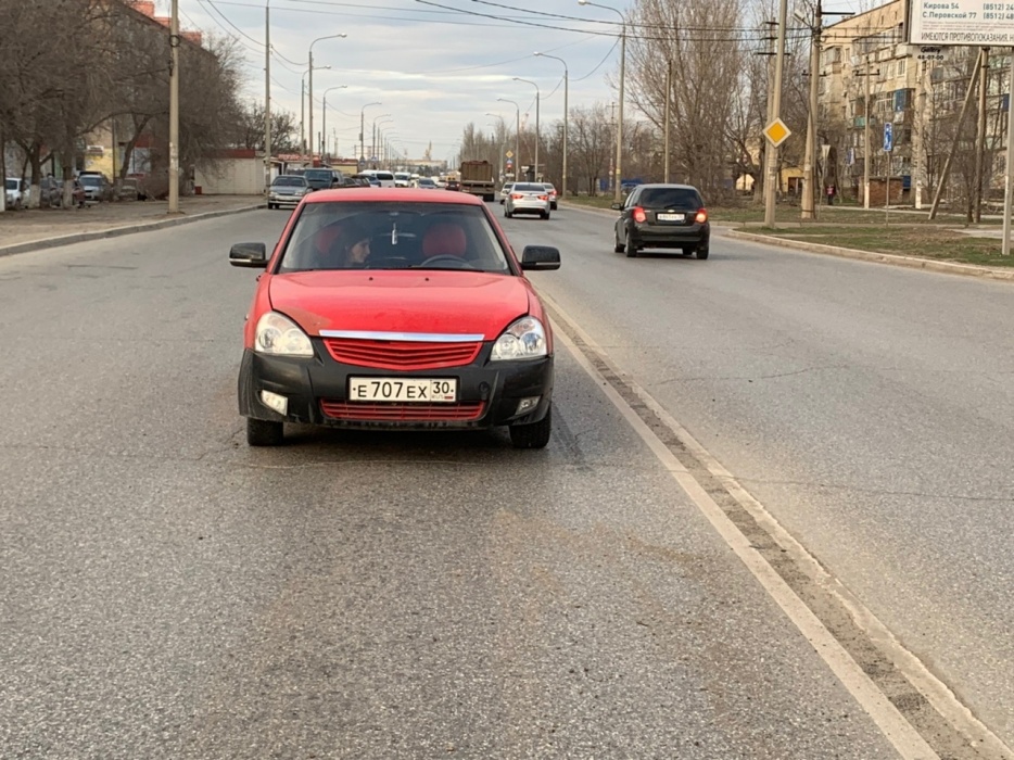 Астраханец снял, как трое на "Приоре" скрываются с места ДТП (ВИДЕО)