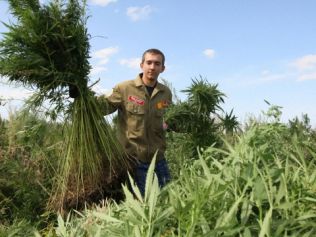 Под Астраханью задержали мужчину с килограммом наркотиков