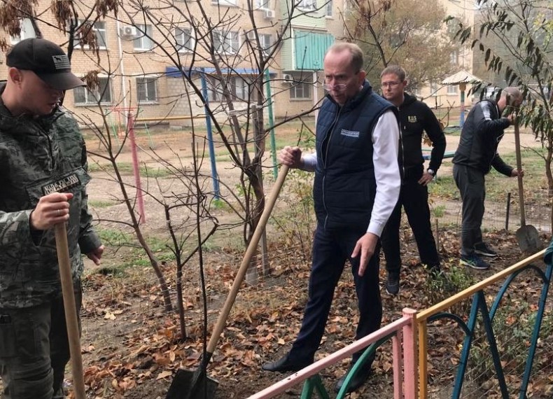 Жители астраханской многоэтажки позвали Игоря Седова в гости по необычному поводу
