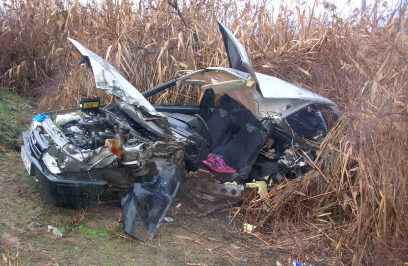 В Астраханской области легковой автомобиль столкнулся с грузовой «Газелью»