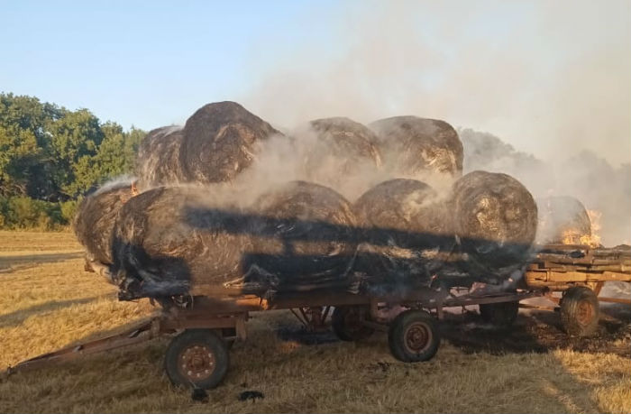 Под Астраханью загорелся сеновоз