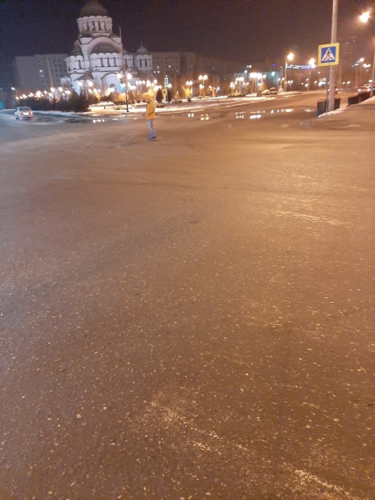 Астраханцы сообщают о странном человеке, который кидается под машины