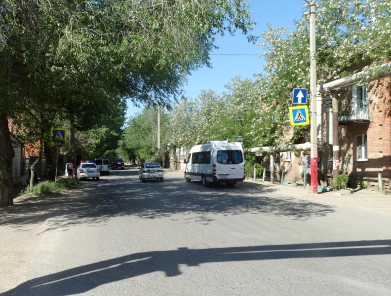 В Астрахани маршрутка сбила женщину