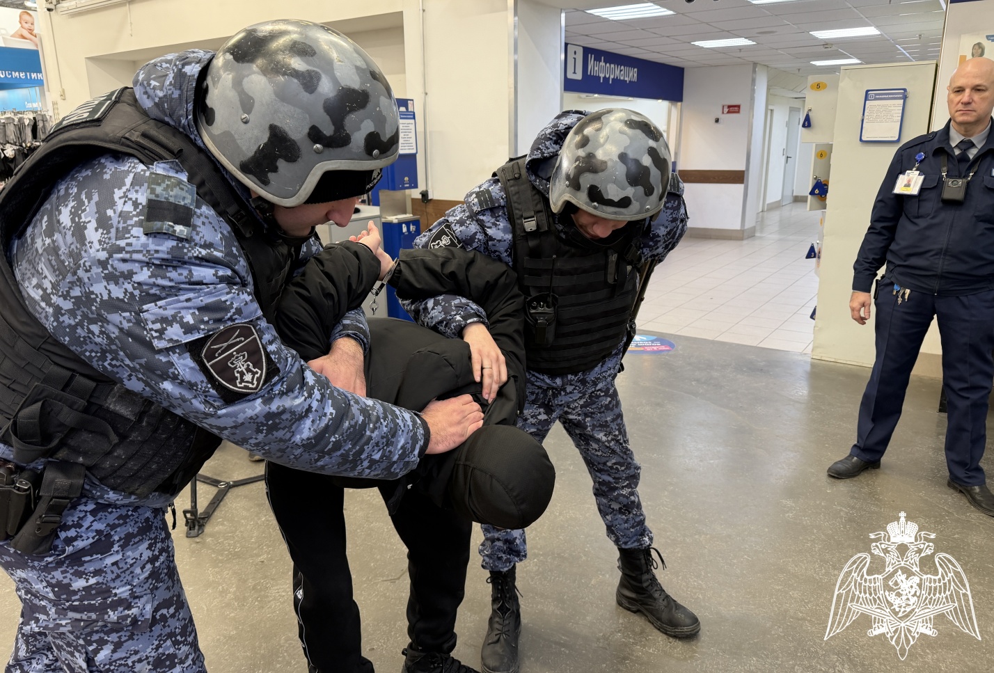 Астраханец, находясь в федеральном розыске, устроил скандал в гипермаркете 