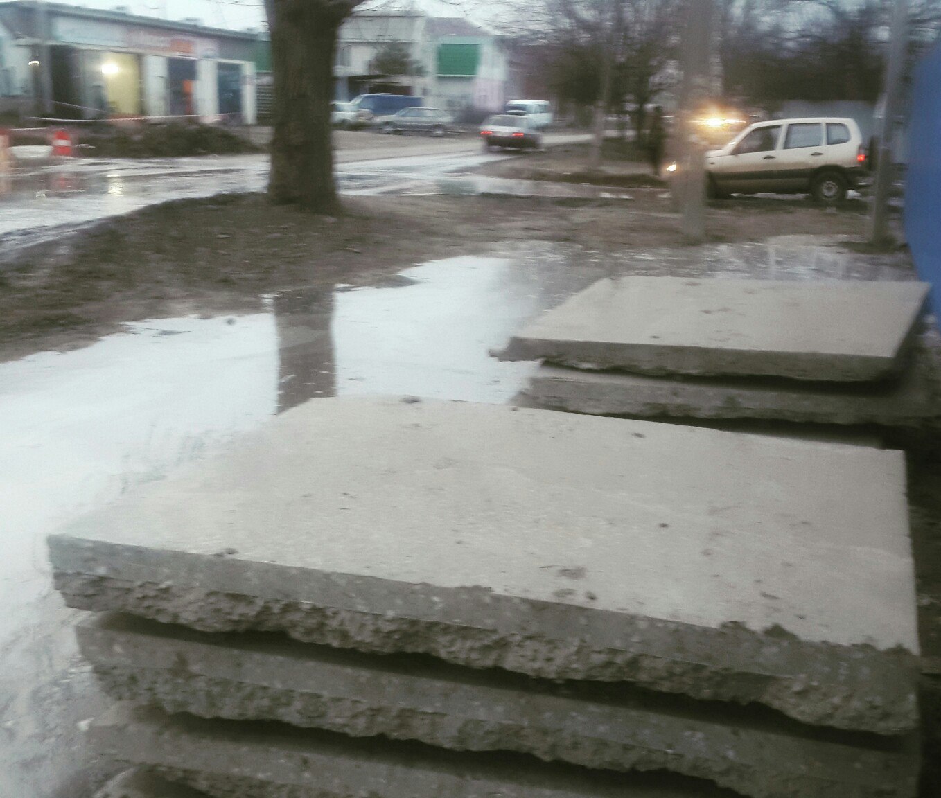 На трех астраханских улицах случился потоп