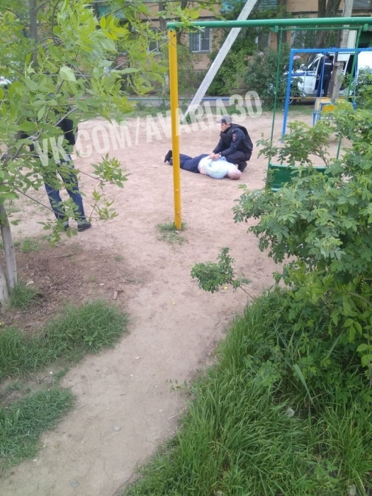 Шоу для избранных. Астраханец отметил Первомай танцами на чужой машине