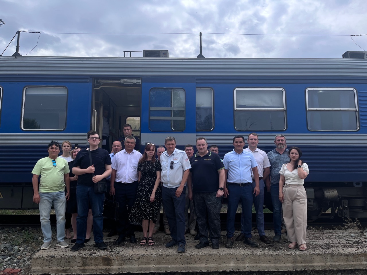 Три несанкционированные свалки бытовых отходов вблизи железной дороги выявили в Астраханской области