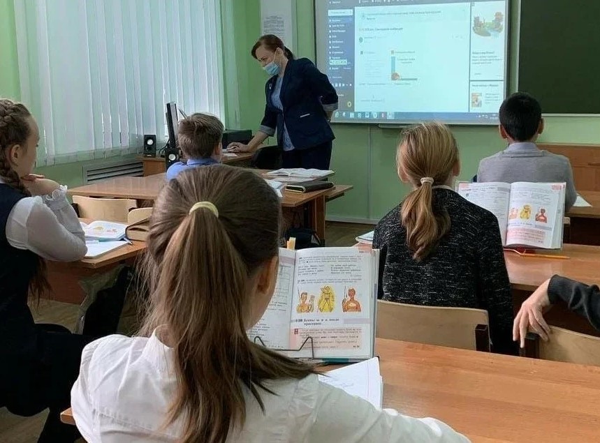 Единая Россия: В этом учебном году школьники будут учиться очно
