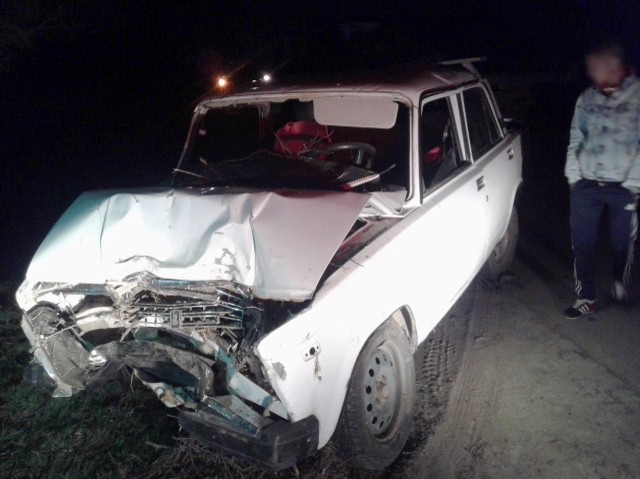 Под Астраханью автомобиль протаранил дерево: водитель в больнице