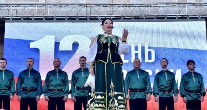 В Астрахани сотни горожан отметили День России в «Аркадии»
