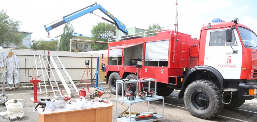 Астраханские спасатели получат 20 новых пожарных автомобилей