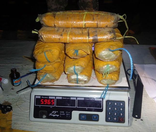 Под Астраханью пограничники нашли 15 кило героина в поезде из Таджикистана