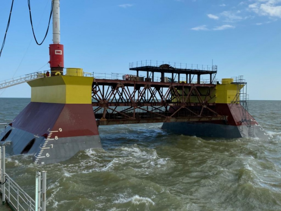 ЛУКОЙЛ продолжает строить платформы в Астраханской области