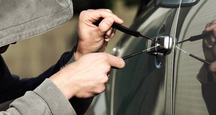 Два подростка катались по Астрахани на угнанной "семёрке"