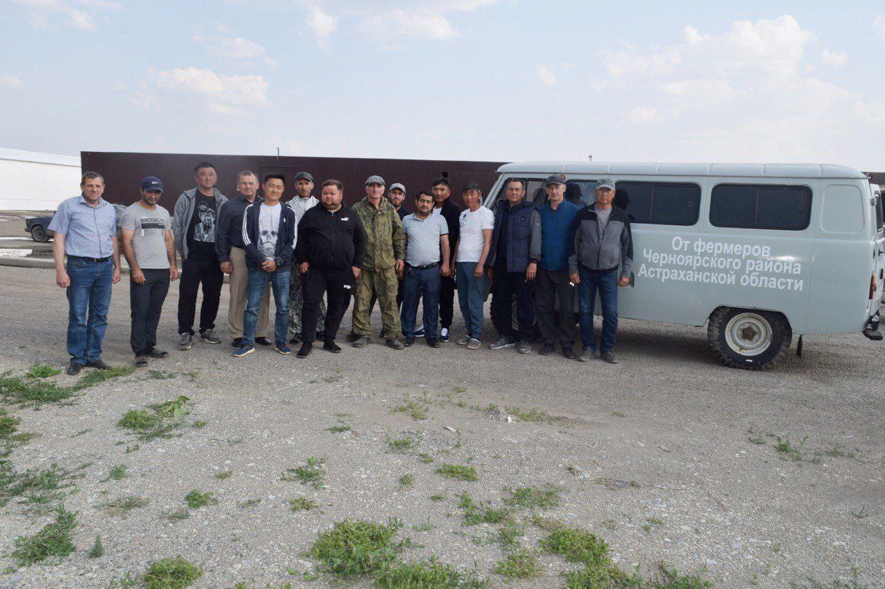 Астраханские фермеры подарили бойцам СВО автомобиль