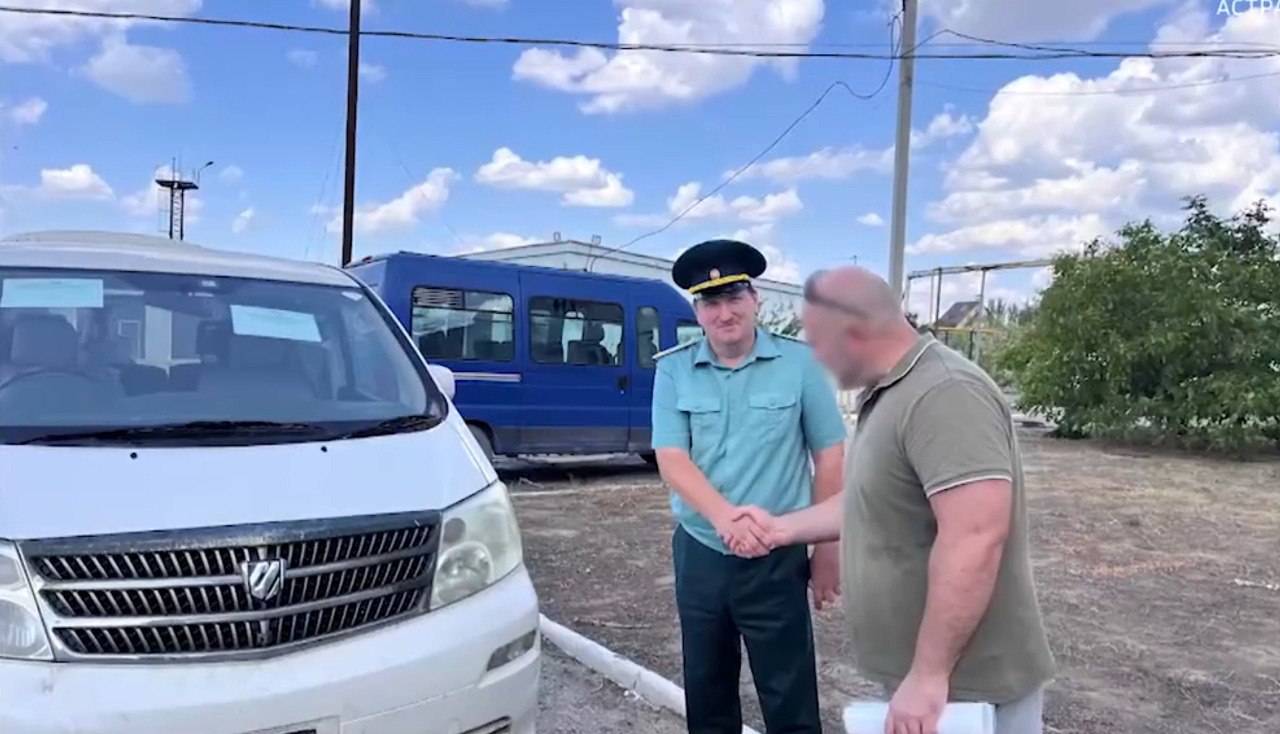 Пять минивэнов, изъятых на границе Астраханской таможней, отправились на СВО