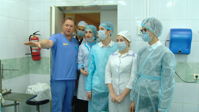 В Астрахани готовить врачей начинают со школьной скамьи