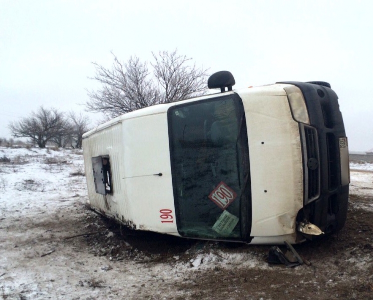 Под Астраханью перевернулась маршрутка на летней резине
