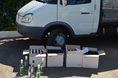 Под Астраханью полиция задержала "Газель" с 3 тысячами бутылок контрафактного алкоголя