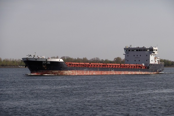 Состояние отравившихся моряков с судна "Улус-Скай" немного улучшилось