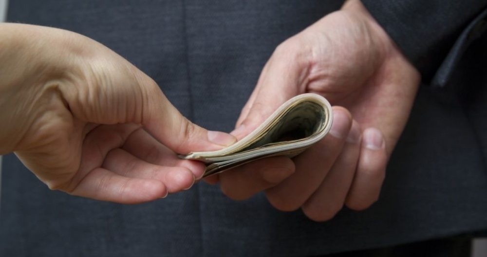 В Астраханской области стали давать взятки в два раза чаще