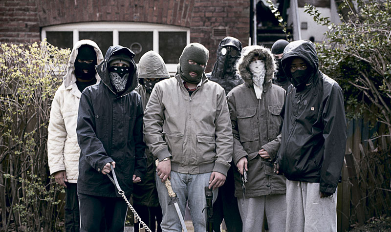 Астраханская банда из восьми человек с тремя полицейскими в составе творила настоящий беспредел 